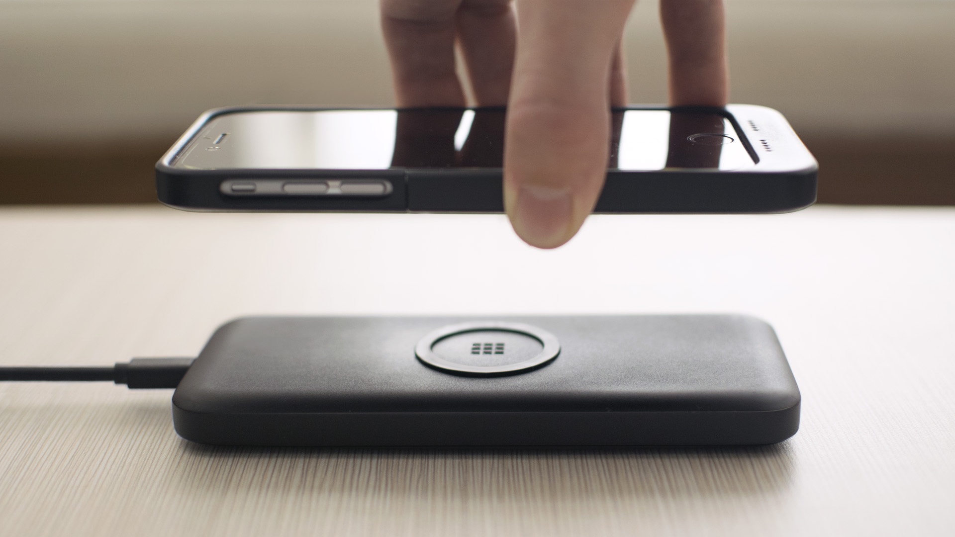 ON-wireless-charging-case-image-001