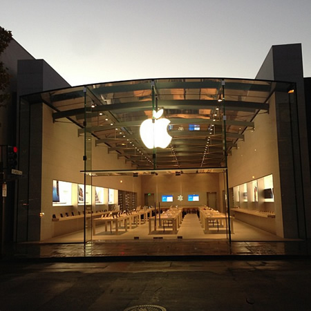 カリフォルニア州パロアルトにオープンした新しいApple Storeの写真