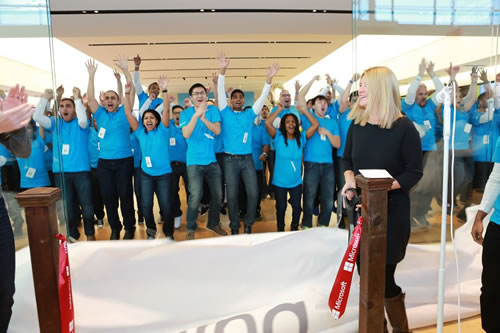 Microsoft、カナダのトロントに｢Microsoft Store｣の初の海外店舗をオープン