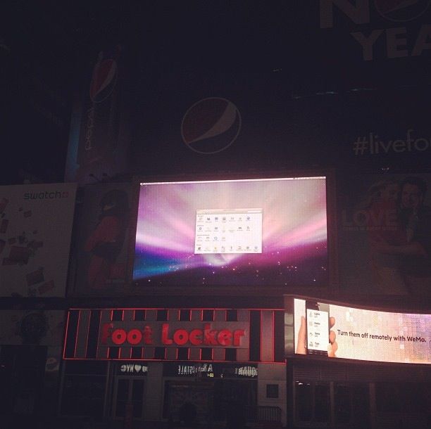 タイムズ・スクエアの液晶ディスプレイ広告がクラッシュし、｢ブルースクリーン｣ではなく｢OS X｣のデスクトップ画面が現る