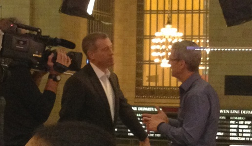 Appleのティム・クックCEO、｢Apple Store, Grand Central｣でNBCの取材を受ける