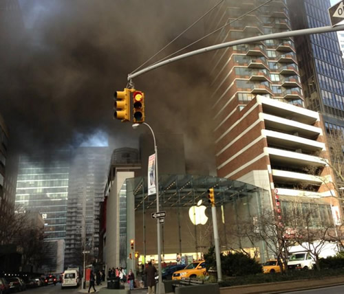 米ニューヨークで｢Apple Store｣横の建物で火災が発生し、一時閉店する騒ぎに