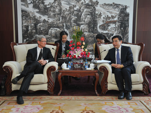Appleのティム・クックCEOが訪中し、中国政府高官や米駐中大使と会談