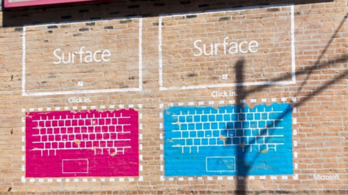 国内発売が決定した証拠か?! Microsoftが国内で｢Surface｣のティザー広告を掲示開始