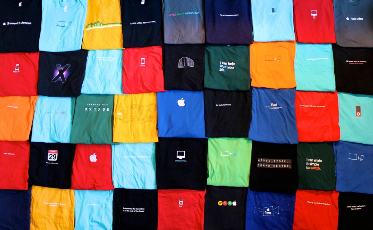 【画像】Apple Storeのスタッフが5年間に支給された45枚のApple Tシャツ
