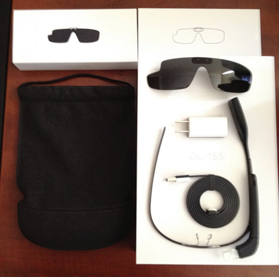 ｢Google Glass Explorer Edition｣の箱の中身
