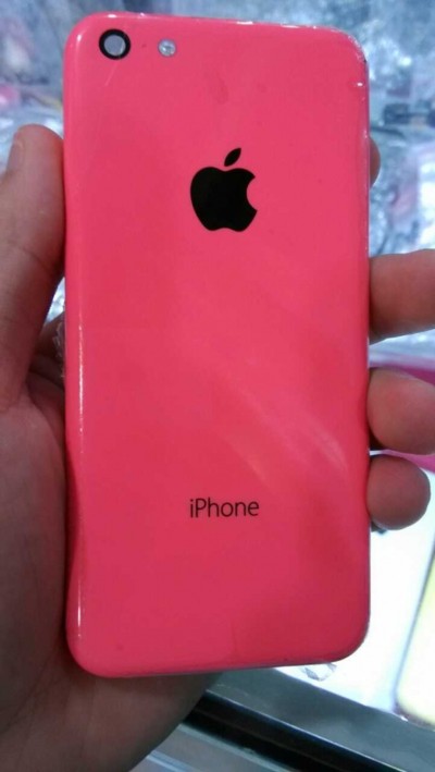 ｢廉価版iPhone｣のピンクモデルのものとされる筐体の写真