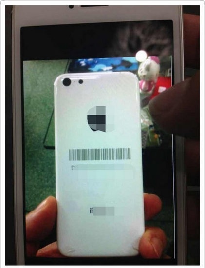 ｢廉価版iPhone｣(ホワイトモデル)を撮影した新たな写真が流出か?!