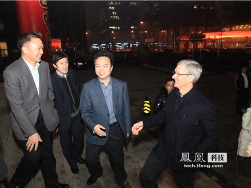 Appleのティム・クックCEO、訪中しChina Telecomと会談