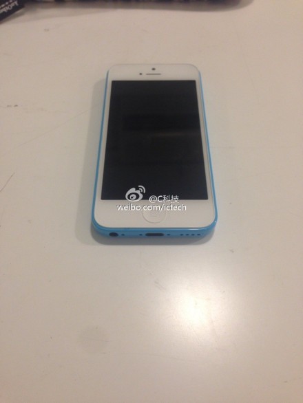 ｢iPhone 5C｣のブルー及びホワイトモデルの実機写真??