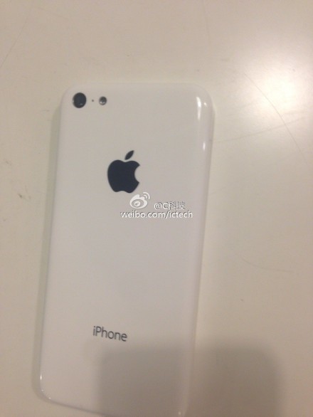 ｢iPhone 5C｣のブルー及びホワイトモデルの実機写真??
