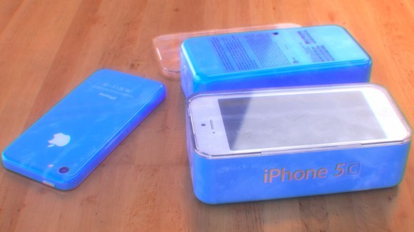 ｢iPhone 5C｣(ブルーモデル)のパッケージを想像したコンセプト画像