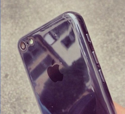 ｢iPhone 5C｣のカラーラインナップは5色展開で、画像が出回っているブラックモデルは偽物