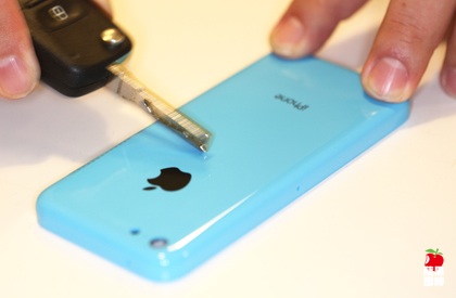 Apple Daily、｢iPhone 5C｣の筐体の引っ掻き試験の映像を公開