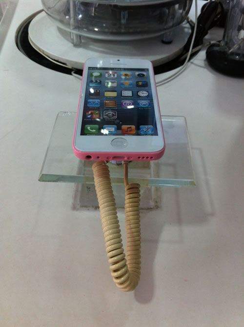 中国では早くも｢iPhone 5C｣のクローンが多数登場