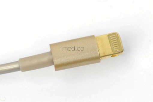 ｢iPhone 5s｣のゴールドモデルにぴったりな金色のLightningケーブルが登場