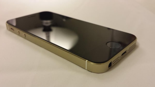 ｢iPhone 5s｣のブラック＆ゴールドモデルが登場 – お値段なんと約35万円！