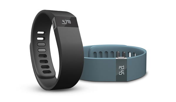 ソフトバンク、リストバンド型の新型活動量計｢Fitbit Force｣を2月14日より提供開始