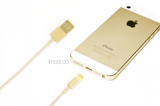 ｢iPhone 5s｣のゴールドモデルにぴったりな金色のLightningケーブルが登場