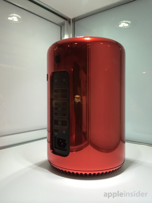 ジョナサン・アイブとマーク・ニューソンがデザインした新型Mac Proの｢(PRODUCT)RED｣モデルの実機写真