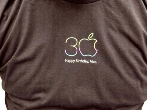 ｢Apple Store｣もMac誕生30周年記念仕様に