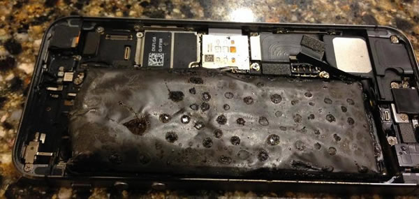 爆発炎上直後の｢iPhone 5s｣を撮影した写真