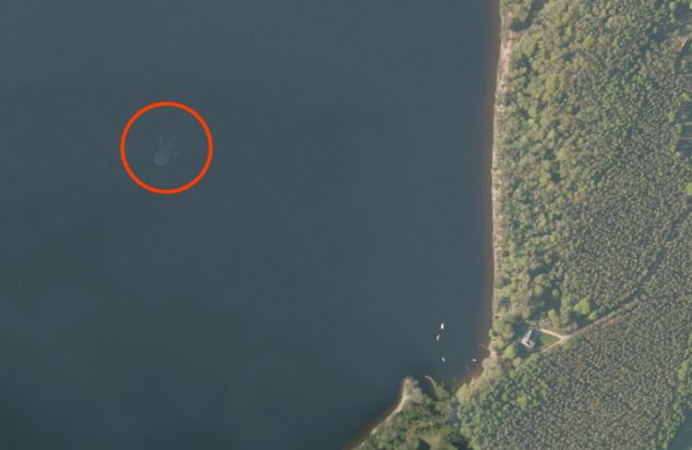 Apple製マップでネス湖を確認すると、ネッシーのような巨大生物の影が写っていると話題に