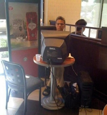 カフェでのノマドに｢iMac 27インチ｣を持ち込む強者がまた登場
