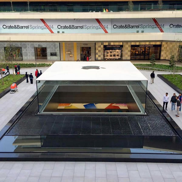 トルコ初の｢Apple Store｣のガラスキューブ上部には巨大なAppleロゴがある事が判明