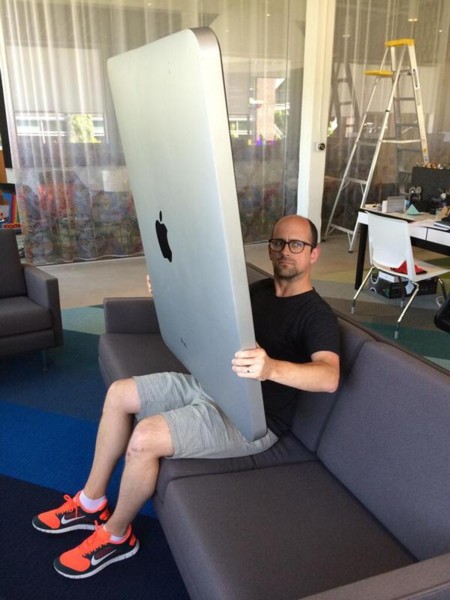デカすぎ!! 超巨大｢iPad｣のプロトタイプ