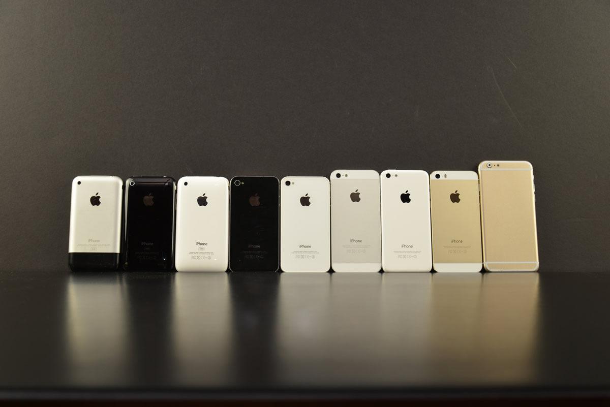 ｢iPhone 6｣の4.7インチモデルのモックアップを歴代全ての｢iPhone｣と比較した写真