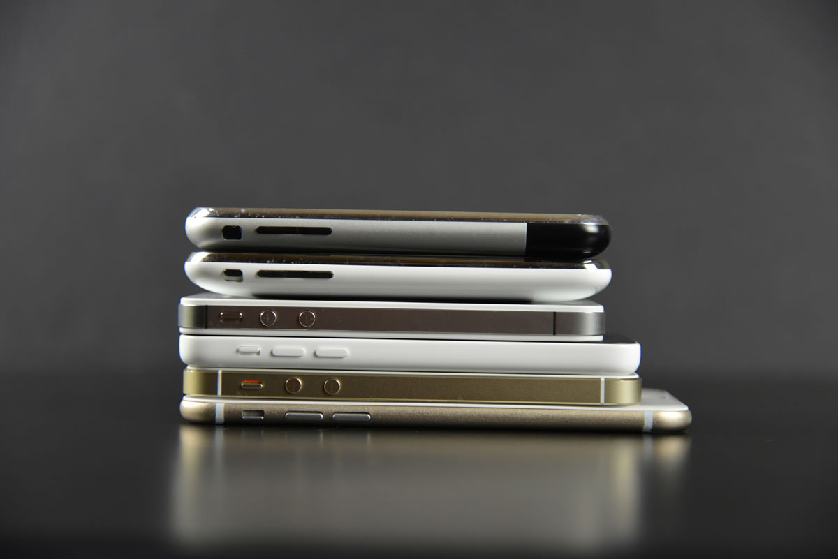｢iPhone 6｣の4.7インチモデルのモックアップを歴代全ての｢iPhone｣と比較した写真