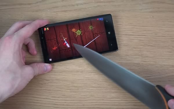 ｢Lumia 930｣で人気ゲーム｢Fruit Ninja｣を果物ナイフを使ってプレイした動画