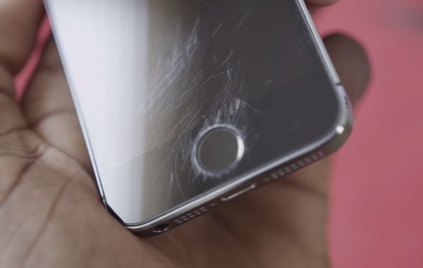 サファイアガラス採用と噂の｢iPhone 6｣のフロントパネルの更なる耐久テストの映像