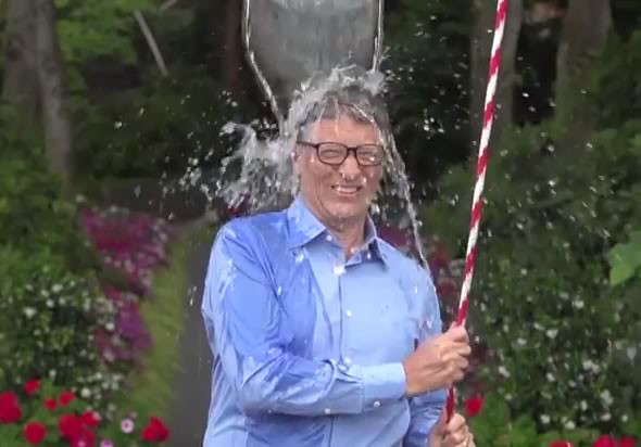 Microsoft創業者のビル・ゲイツ氏もALSチャリティーで氷水をかぶる動画を公開 ｰ 特製の装置まで開発