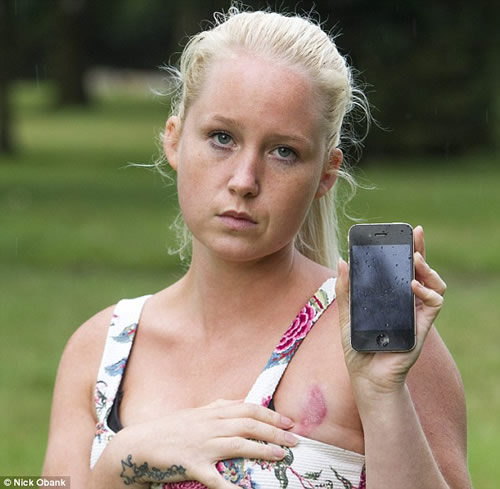 充電中の｢iPhone｣が原因で乳房を火傷する事故がイギリスで発生
