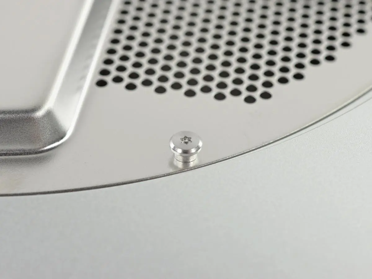 iFixit、｢Mac mini (Late 2014)｣の分解レポートを公開 ｰ 底面