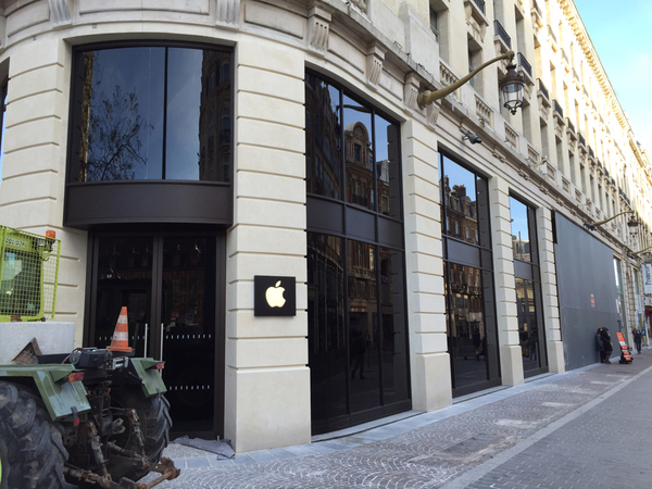 フランス・リールの新しいApple Storeの外観写真