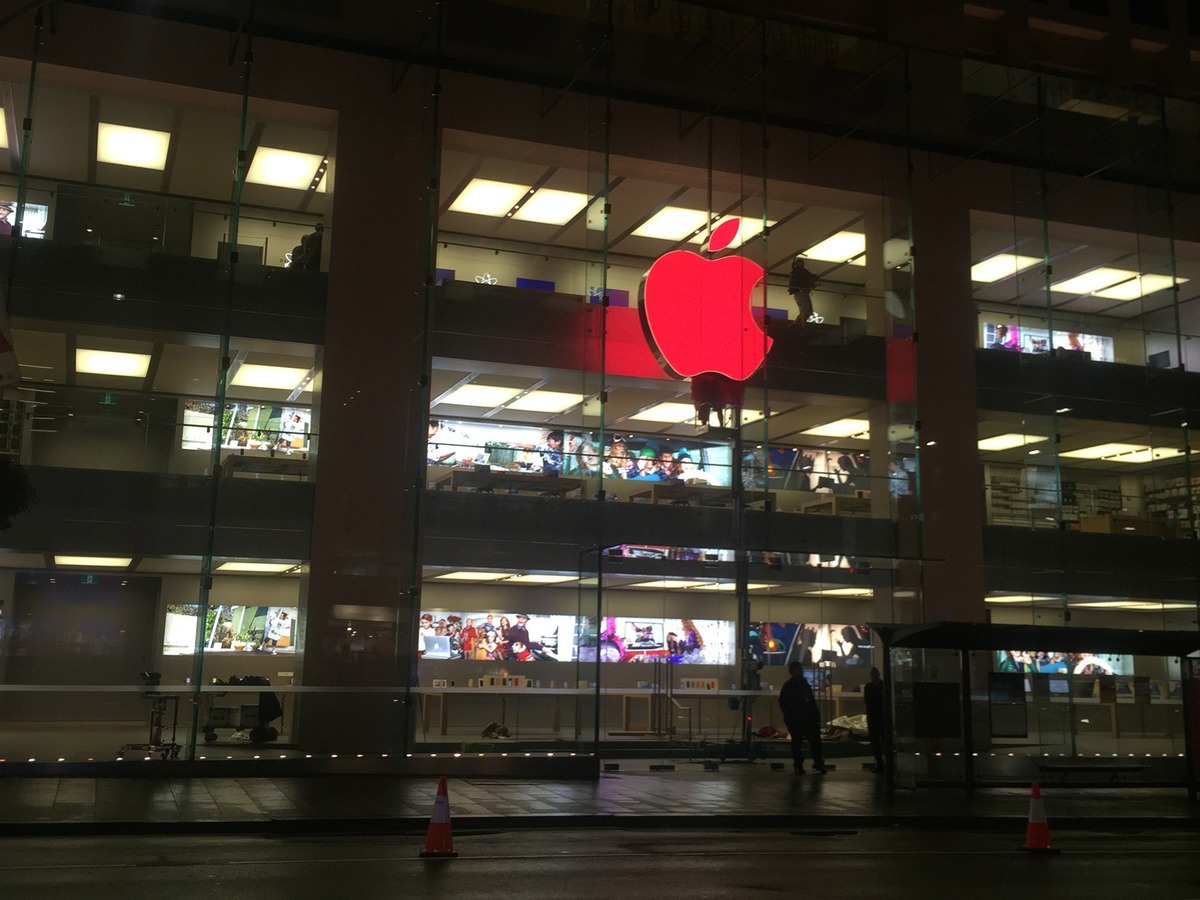 Apple、今年も｢世界エイズデー｣に合わせ一部直営店の｢Appleロゴ｣を赤色に