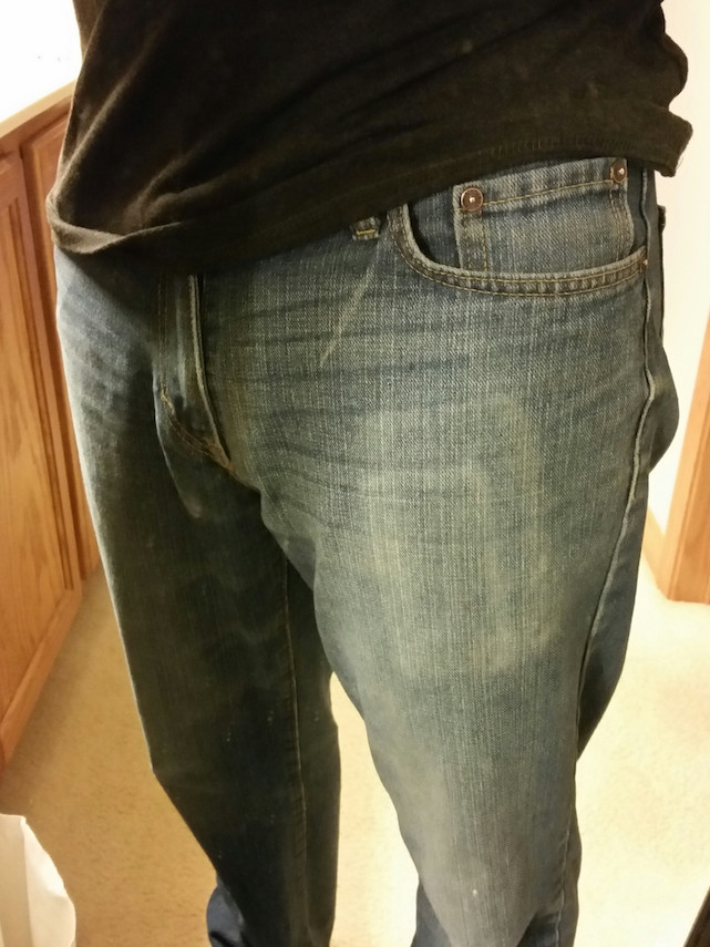 【写真】スマホをポケットに入れ続けてきた男性のジーンズが話題に