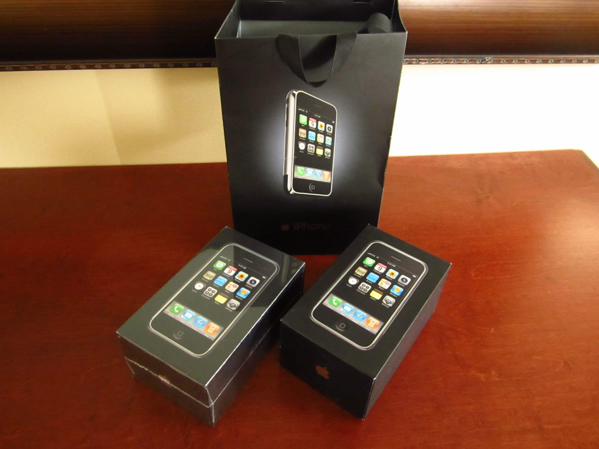 eBayにて初代｢iPhone｣の未開封品が出品中 ｰ 販売価格は1台100万円以上 | 気になる、記になる…