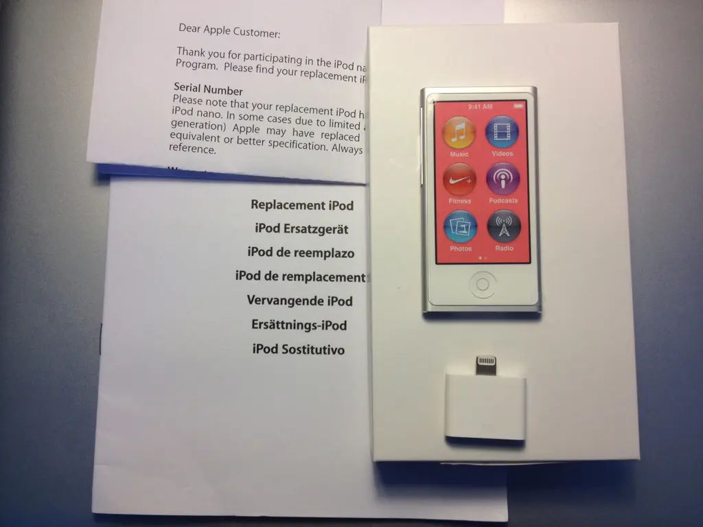 Apple - iPod nano 第7世代 ブラック 16GB (第1世代交換プログラム品) iPod nano 第7世代ブルー 16GB A1446 動作確認済 Apple