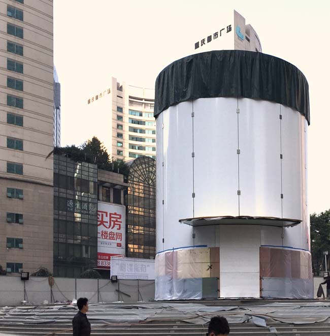 中国・重慶の新しい｢Apple Store｣、円筒状のガラスタワーがお目見え