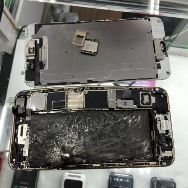 台湾で充電中の｢iPhone 6 Plus｣のバッテリーが爆発