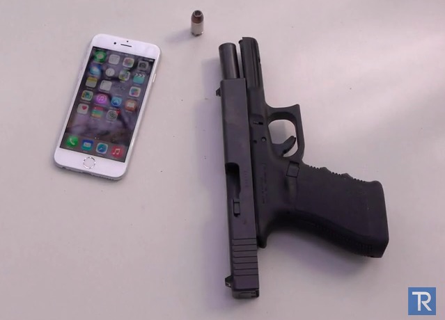 【動画】｢iPhone 6｣を拳銃で至近距離から撃ってみると…