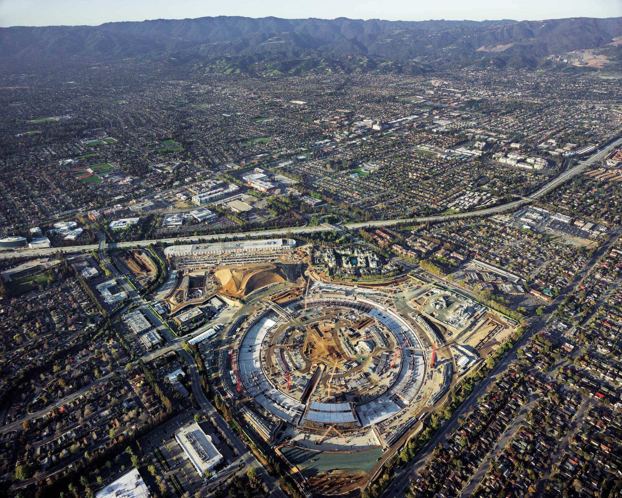 Appleの新本社キャンパス｢Apple Campus 2｣をより高高度から撮影した空撮写真