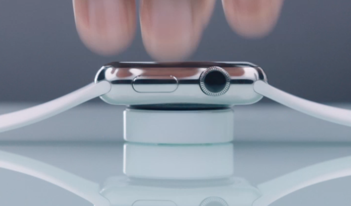 Appleの環境問題への取り組みを解説する動画に｢Apple Watch｣用の謎の充電器が映り込む??