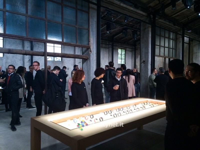 Apple、イタリア・ミラノで開催されている｢ミラノサローネ国際家具見本市｣で｢Apple Watch｣を展示