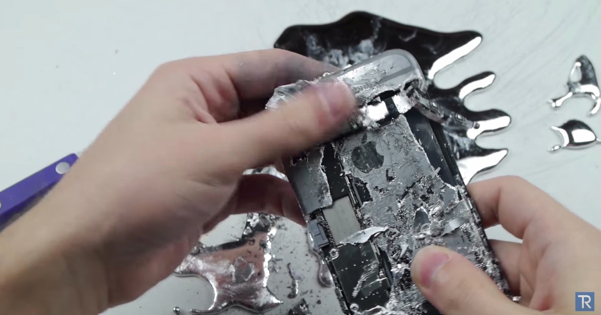 【実験映像】金属を侵食するというガリウムを｢iPhone 6｣にかけると…