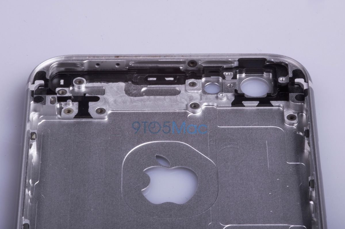 ｢iPhone 6s｣のものとされる筐体（リアケース）の写真